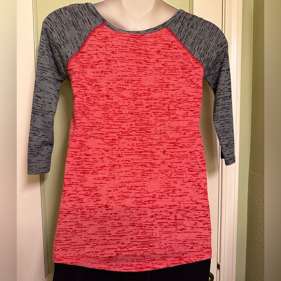 Pro Player P2 Ohio State Junior Size Ladies Top - Picture 2 of 5